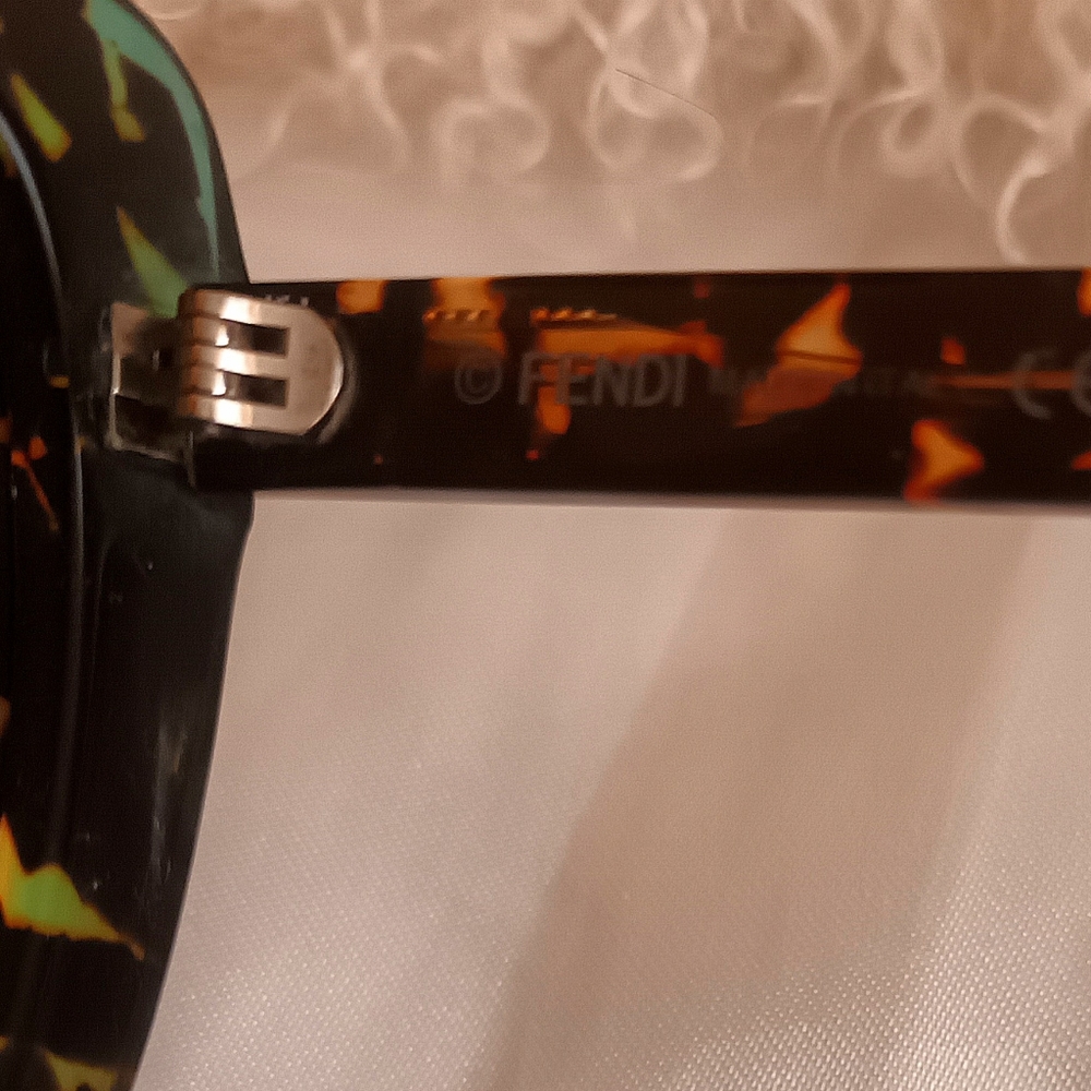 FENDI Sunglasses - Picture 2 of 12